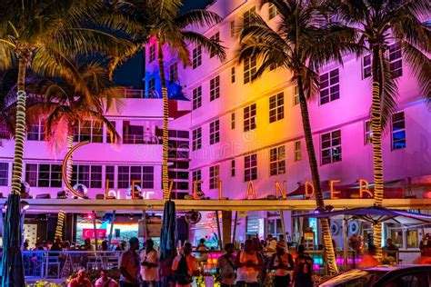 chicas en miami beach|10 MEJORES opciones de vida nocturna en Miami。